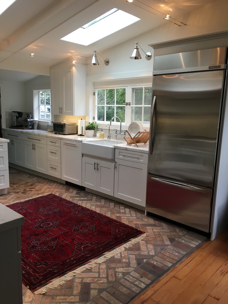 Kitchen - transitional kitchen idea