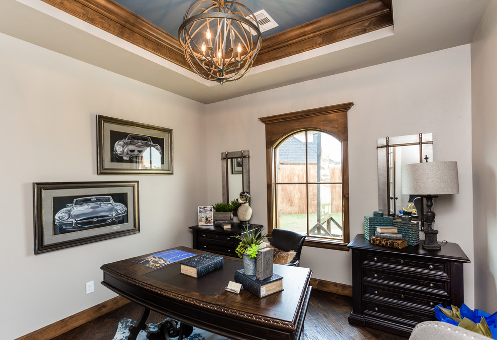 Photo of a traditional home office in Oklahoma City.