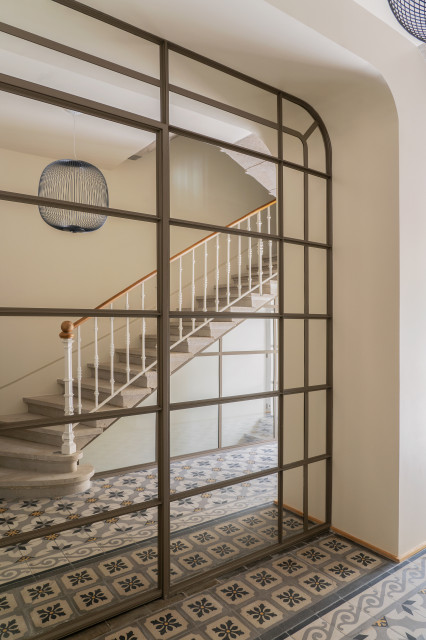 Renaissance traditional-entry