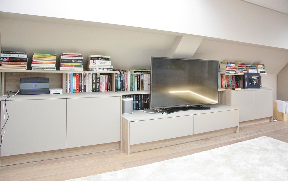 Bespoke Sheving and media TV unit