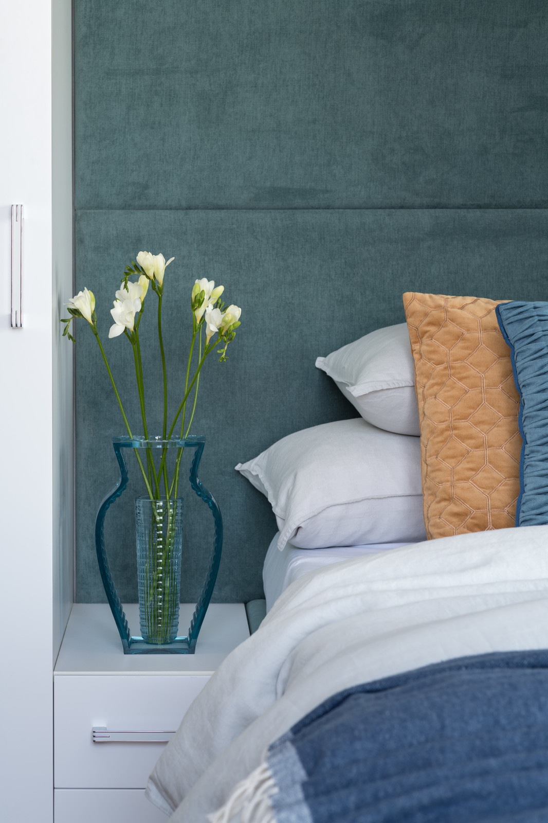 Два мира, две эпохи