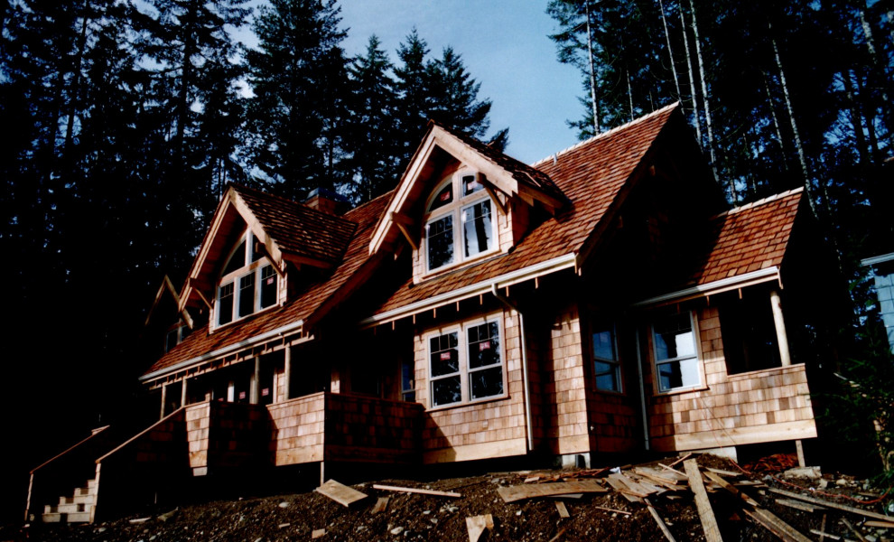 Mountain style home design photo in Seattle