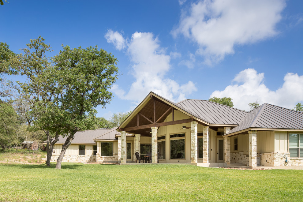 Inspiration for a rustic home design remodel in Austin