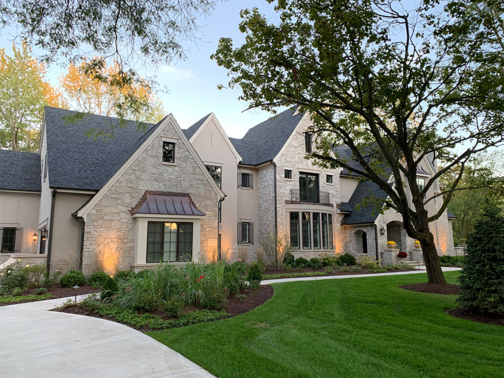 Inspiration for a large contemporary front yard full sun driveway for summer in Chicago with with flowerbed and mulch.