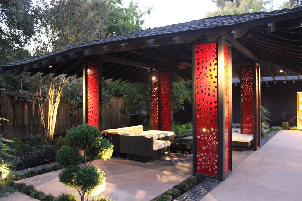 Photo of a contemporary patio in Sacramento.