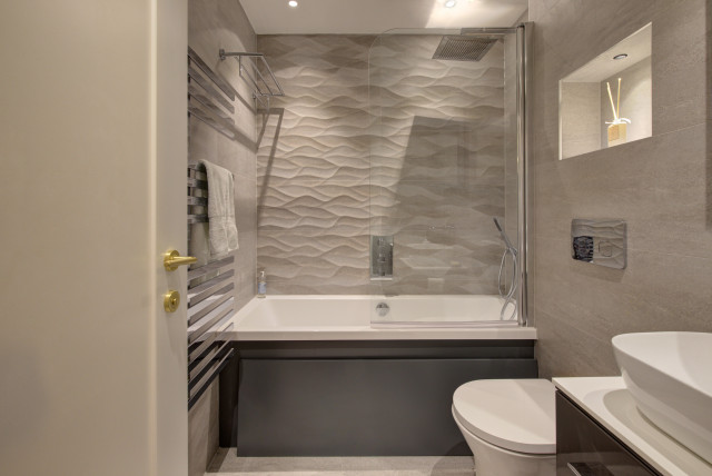 Waterfront Downsizing contemporary-badrum