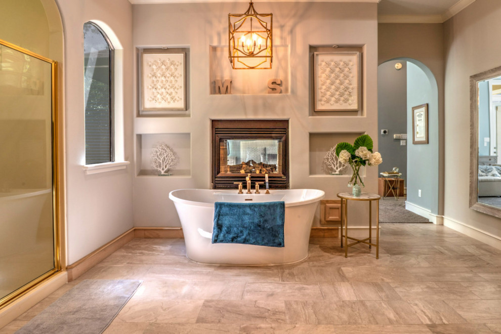 Example of a transitional home design design in Houston