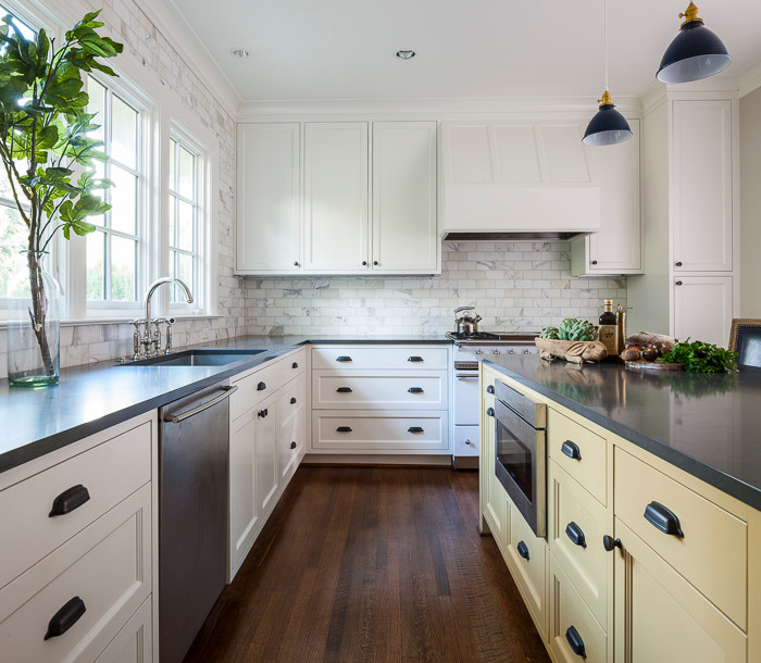 Example of a transitional dark wood floor kitchen design in Seattle with an undermount sink, shaker cabinets, white cabinets, quartz countertops, white backsplash, subway tile backsplash, stainless steel appliances and an island