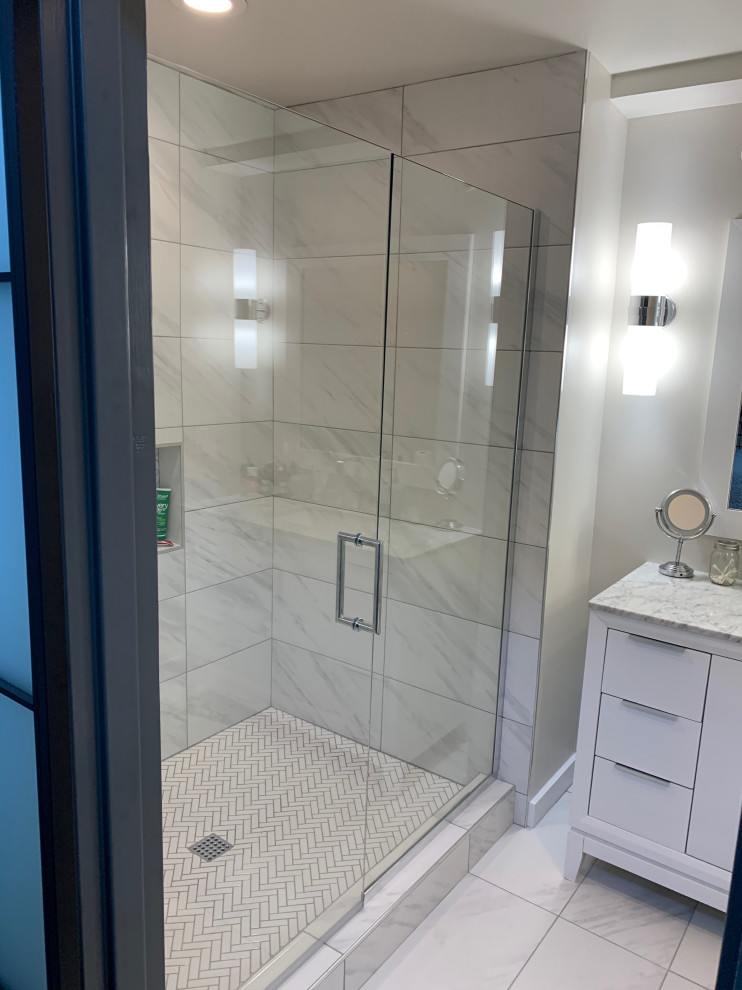 Small industrial master bathroom in Atlanta with shaker cabinets, white cabinets, an alcove shower, a two-piece toilet, white tile, porcelain tile, grey walls, porcelain floors, an undermount sink, marble benchtops, white floor, a hinged shower door, grey benchtops, a niche, a single vanity and a freestanding vanity.