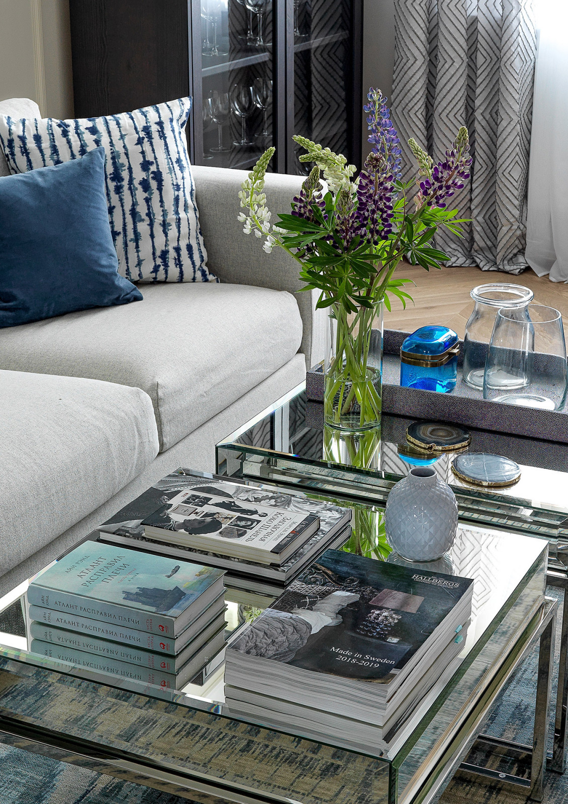 Arartment in Saint-Petersburg by TaupeHome