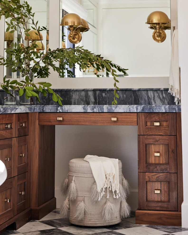 Transitional home design photo in Phoenix