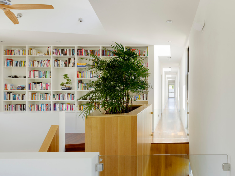 Idée de décoration pour une maison minimaliste de taille moyenne.