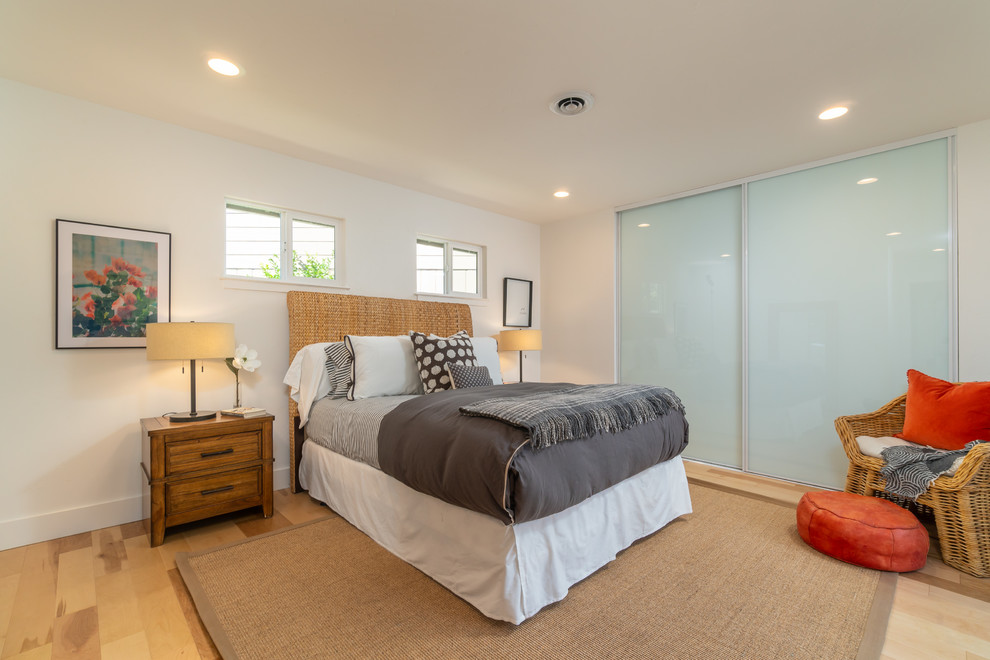 Transitional home design photo in San Francisco