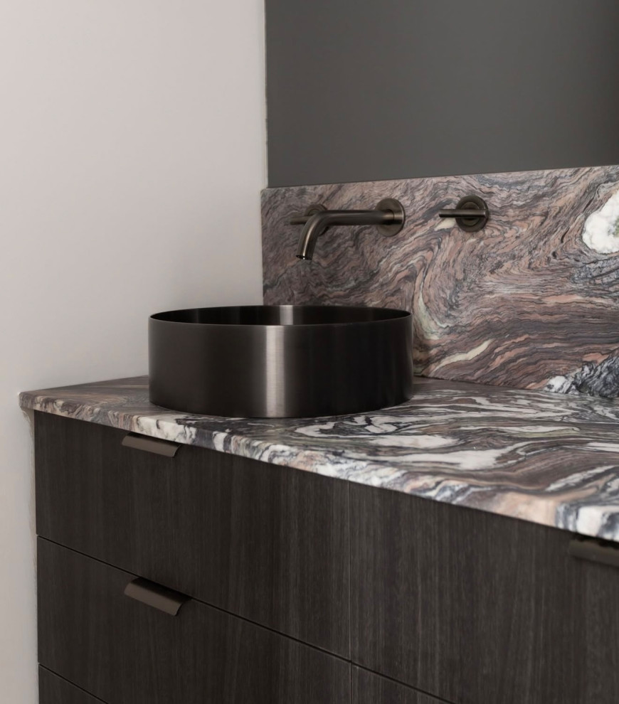 Photo of a contemporary bathroom in Melbourne.