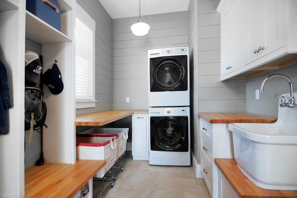 Inspiration for a beach style laundry room in Orlando.
