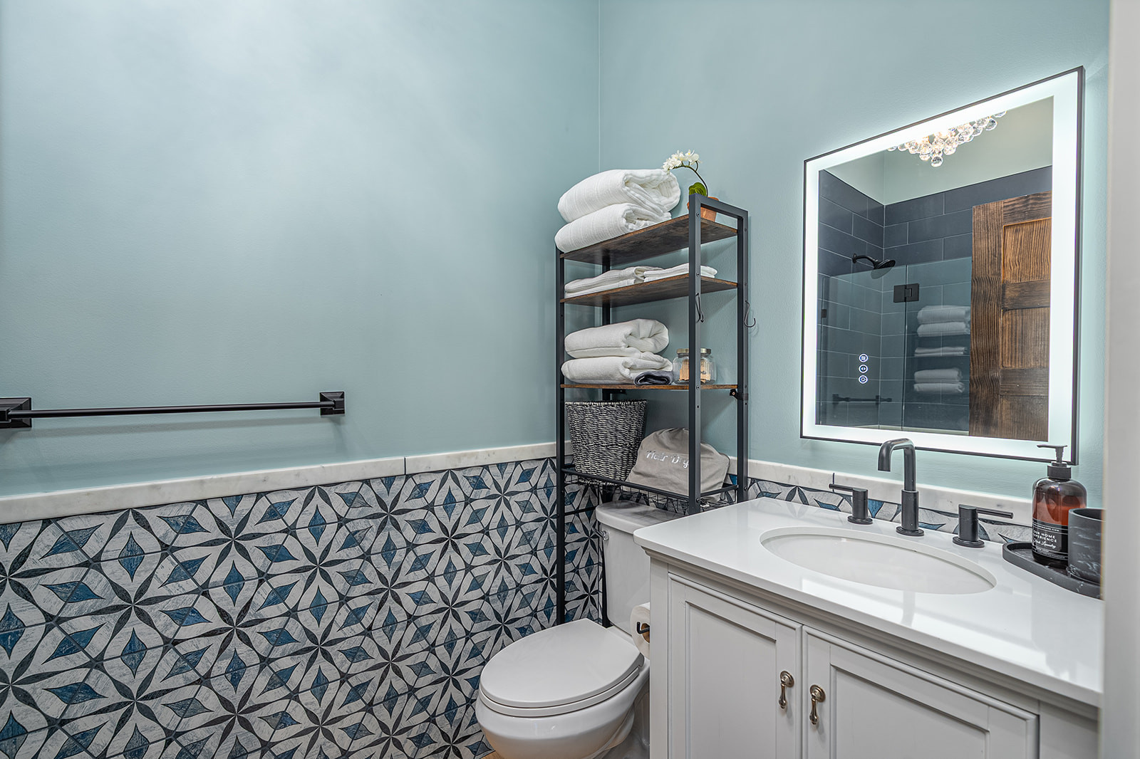 The Dragonfly Cottage/Carriage House