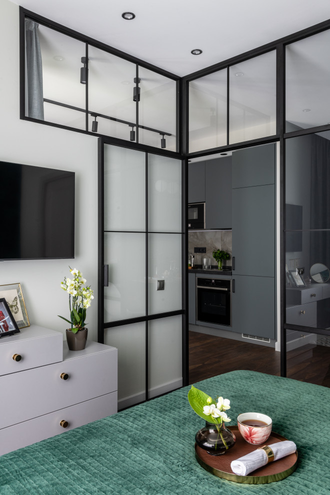 Серый, изумрудный и ягодный