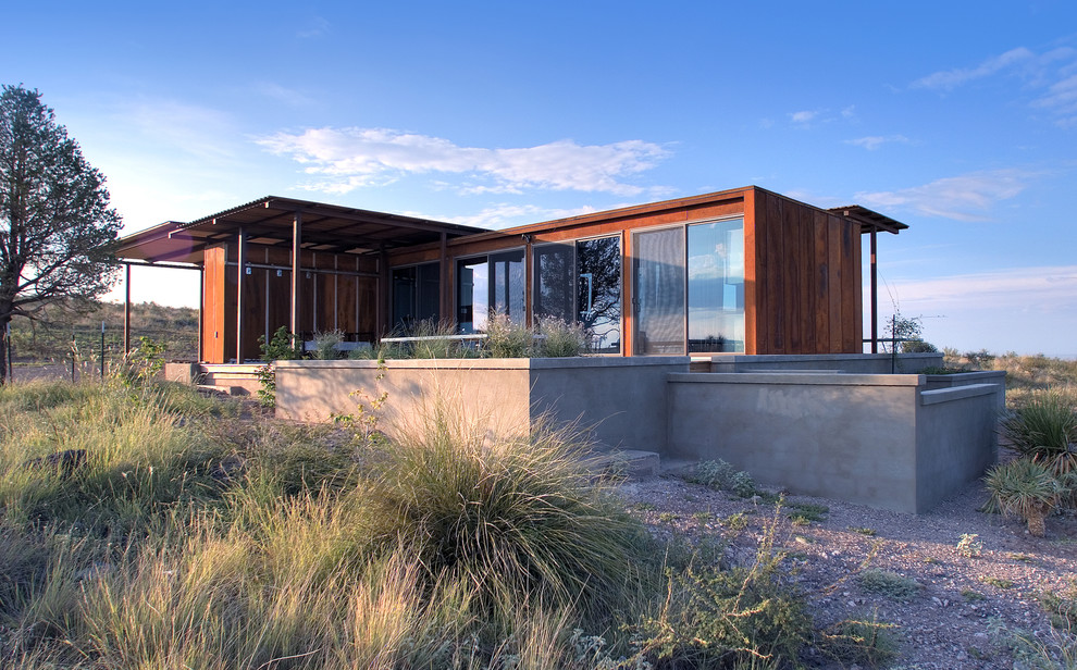Photo of a contemporary exterior in Austin with metal siding.