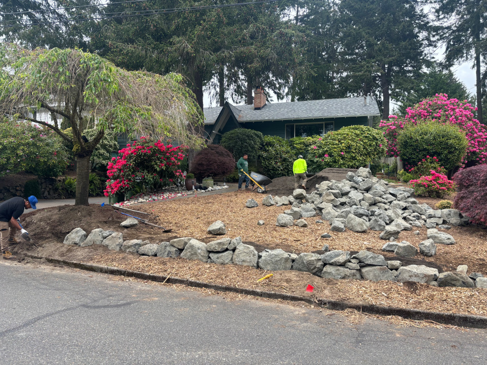 Photo of a rustic landscaping in Seattle.