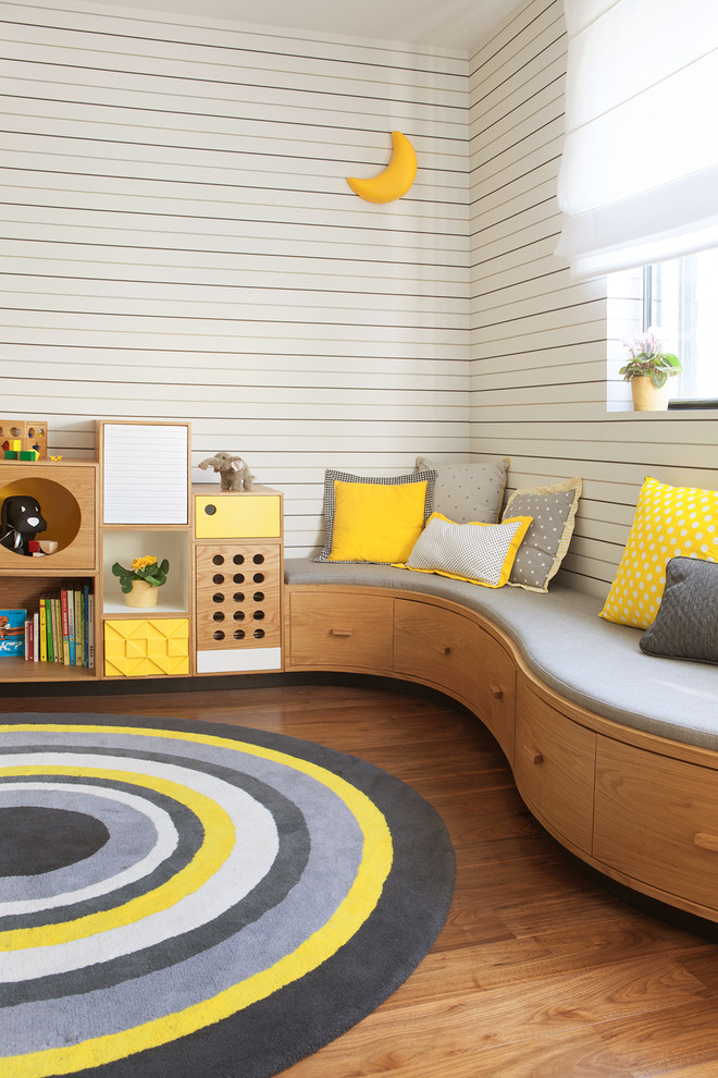 Inspiration for a contemporary kids' bedroom for kids 4-10 years old and boys in Tel Aviv with multi-coloured walls and medium hardwood floors.