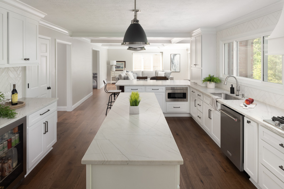 Example of a transitional kitchen design in Indianapolis