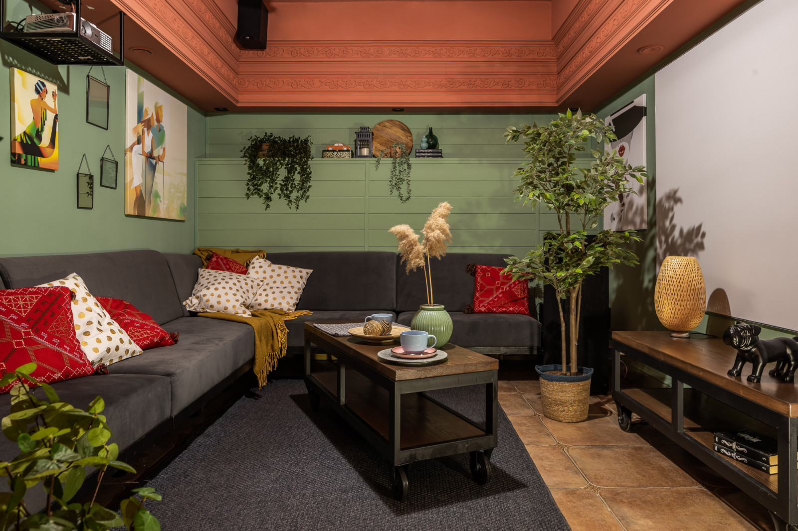 Закрытое кино-караоке CELENTANO