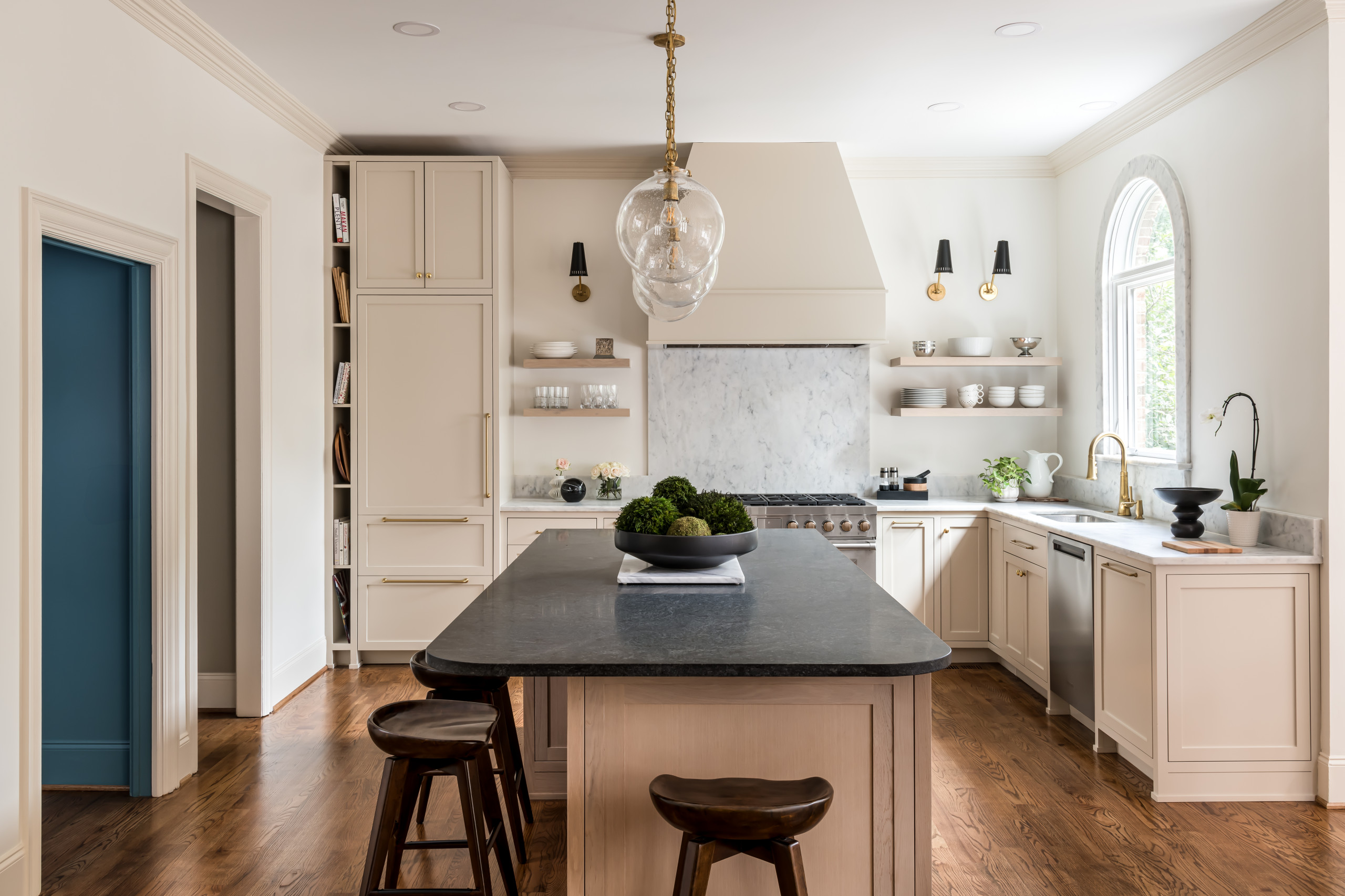 DULUTH -  Warm and Modern Kitchen