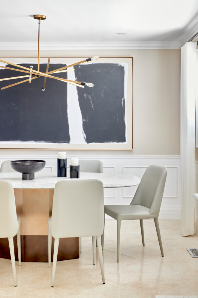 Dining room - mid-sized transitional dining room idea in Toronto