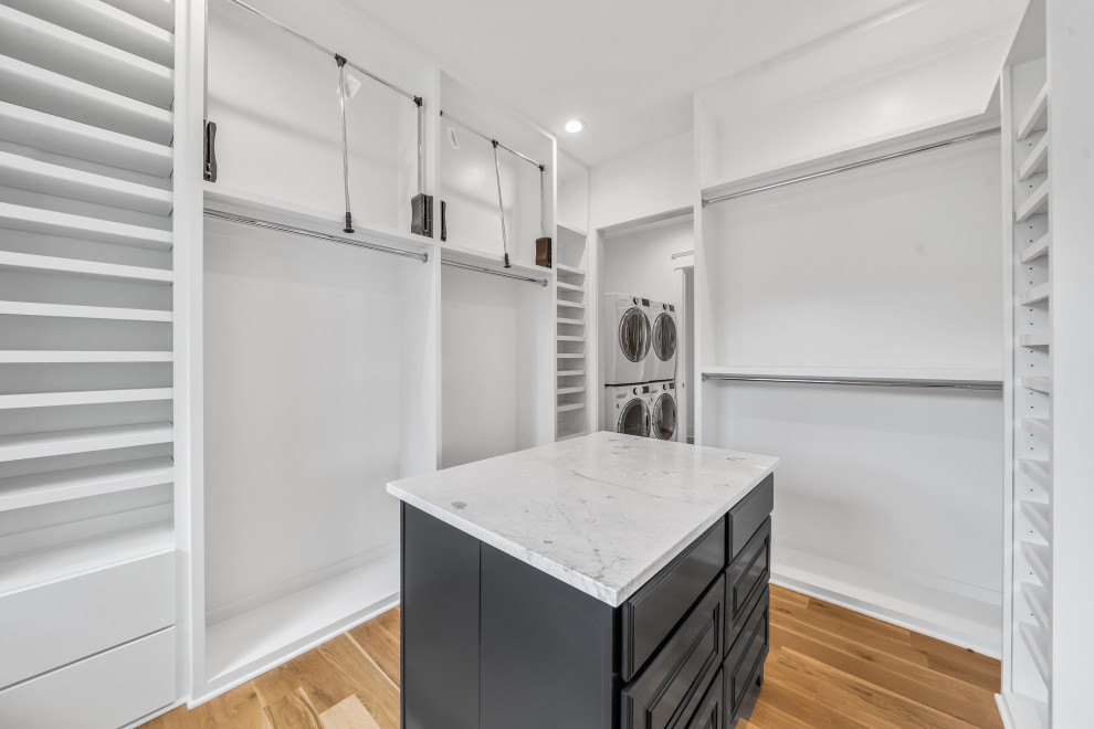 Home design - transitional home design idea in Houston