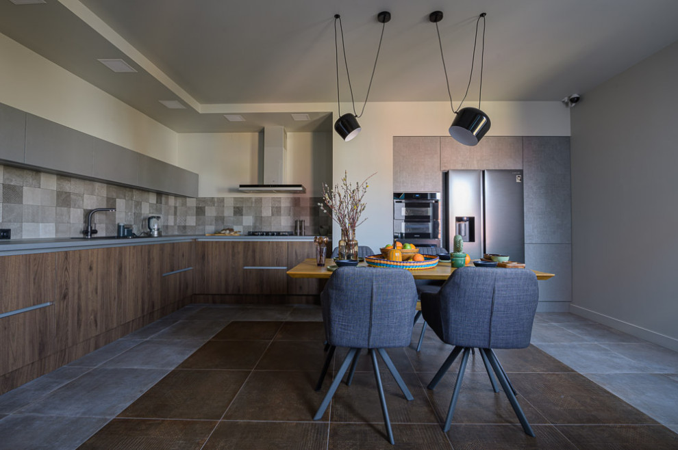 Кухня в трех уровневой квартире