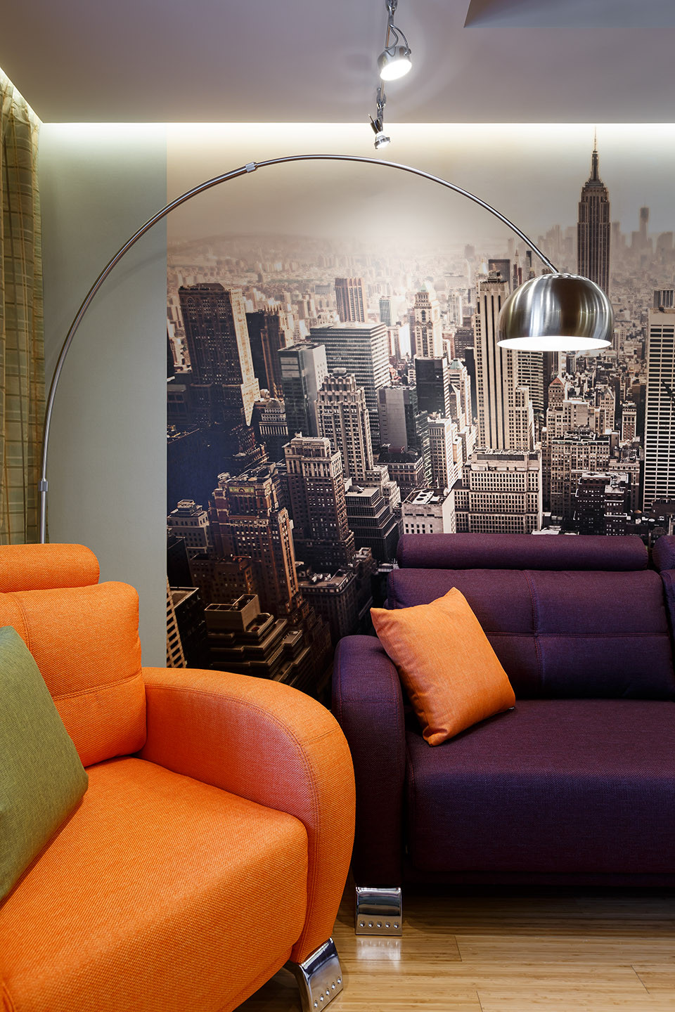 "Вокруг зеркальной колонны"