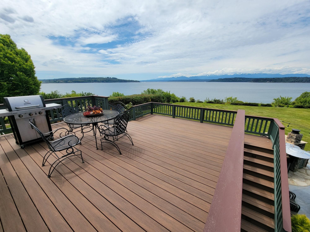 Example of a transitional deck design in Seattle
