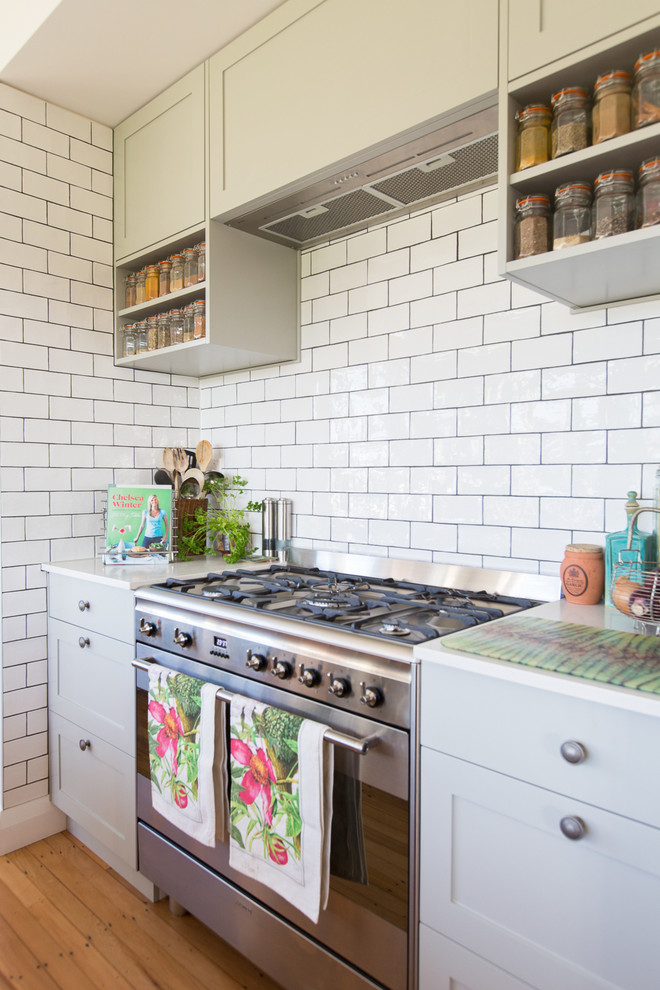 This is an example of a country kitchen in Hamilton.