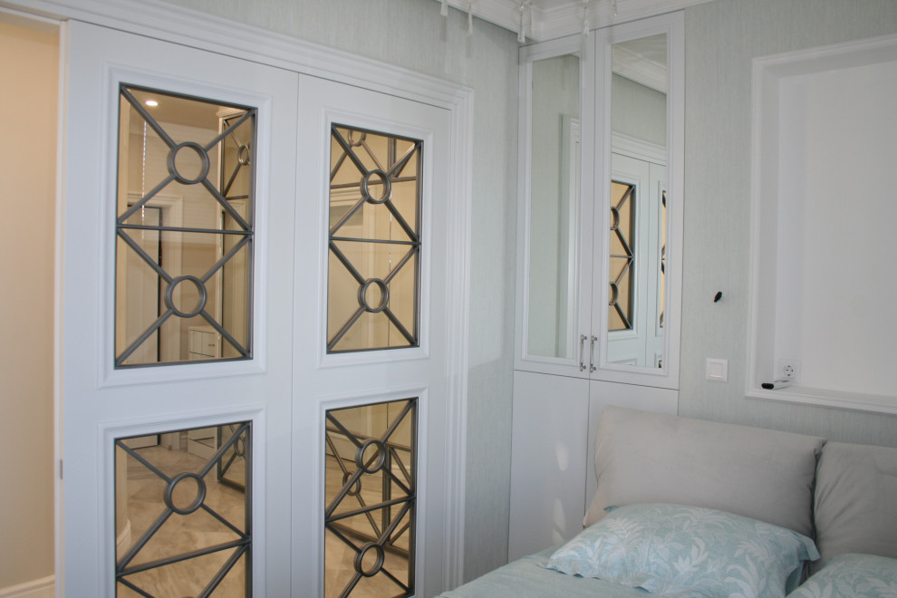 Белая неоклассика с оттенком морской волны