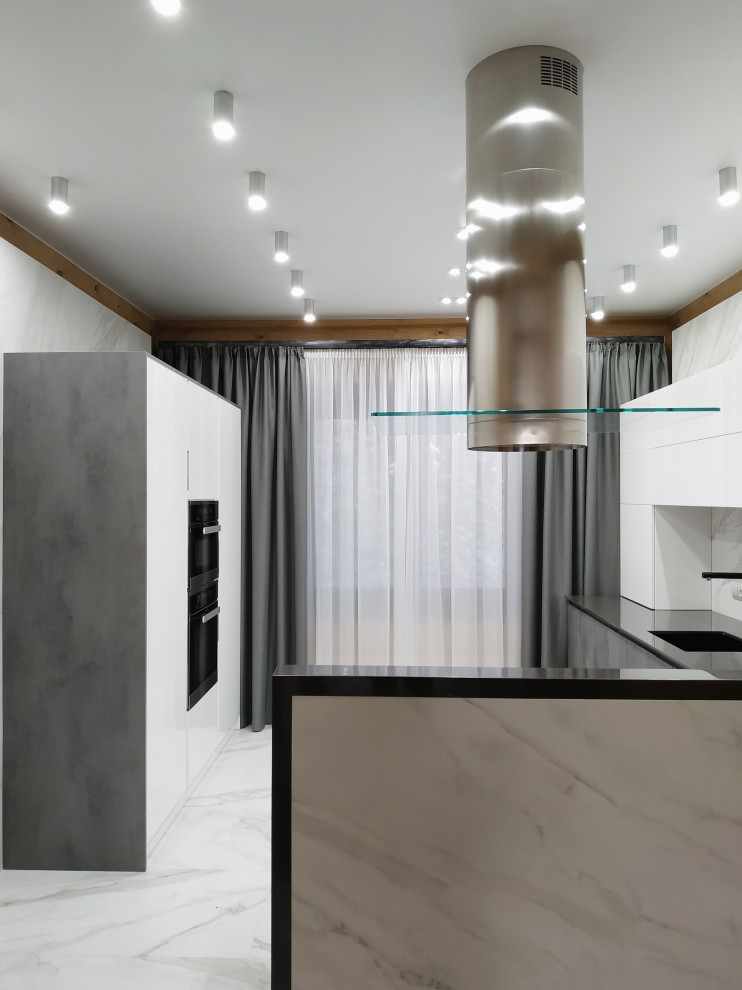 Кухня в доме из дикого бруса реализация