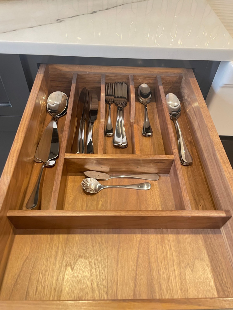 Inspiration for an u-shaped light wood floor kitchen remodel in Chicago with a farmhouse sink, shaker cabinets, black cabinets, multicolored backsplash, an island and white countertops