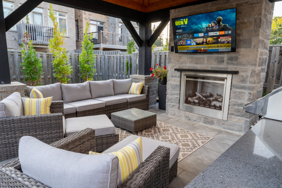 Medium sized contemporary back patio in Toronto.