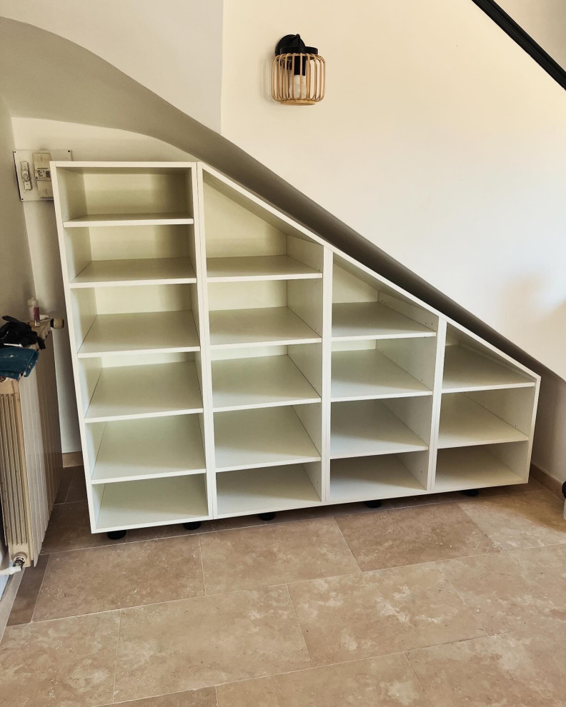 Fabrication sur mesure d’un meuble à chaussure sous escalier