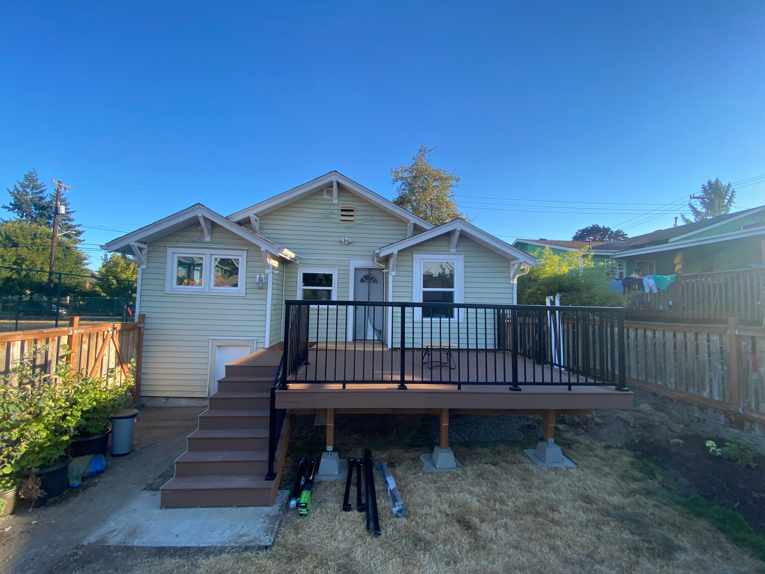 Composite Deck with Aluminum Railing