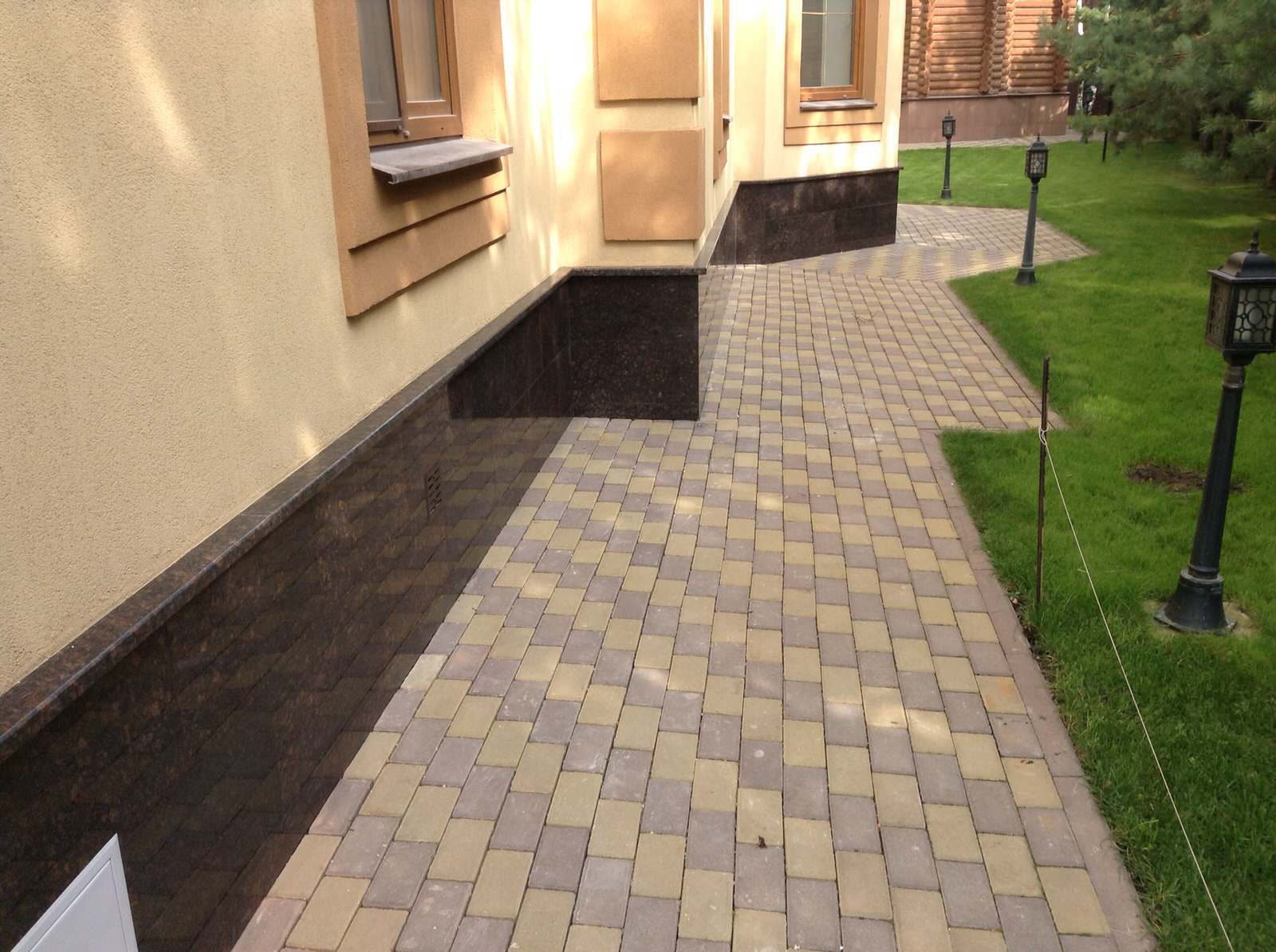 Цоколи из гранита