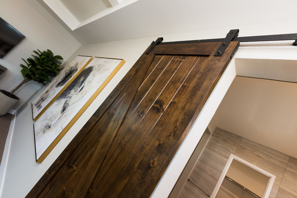 Example of a transitional home design design in Phoenix