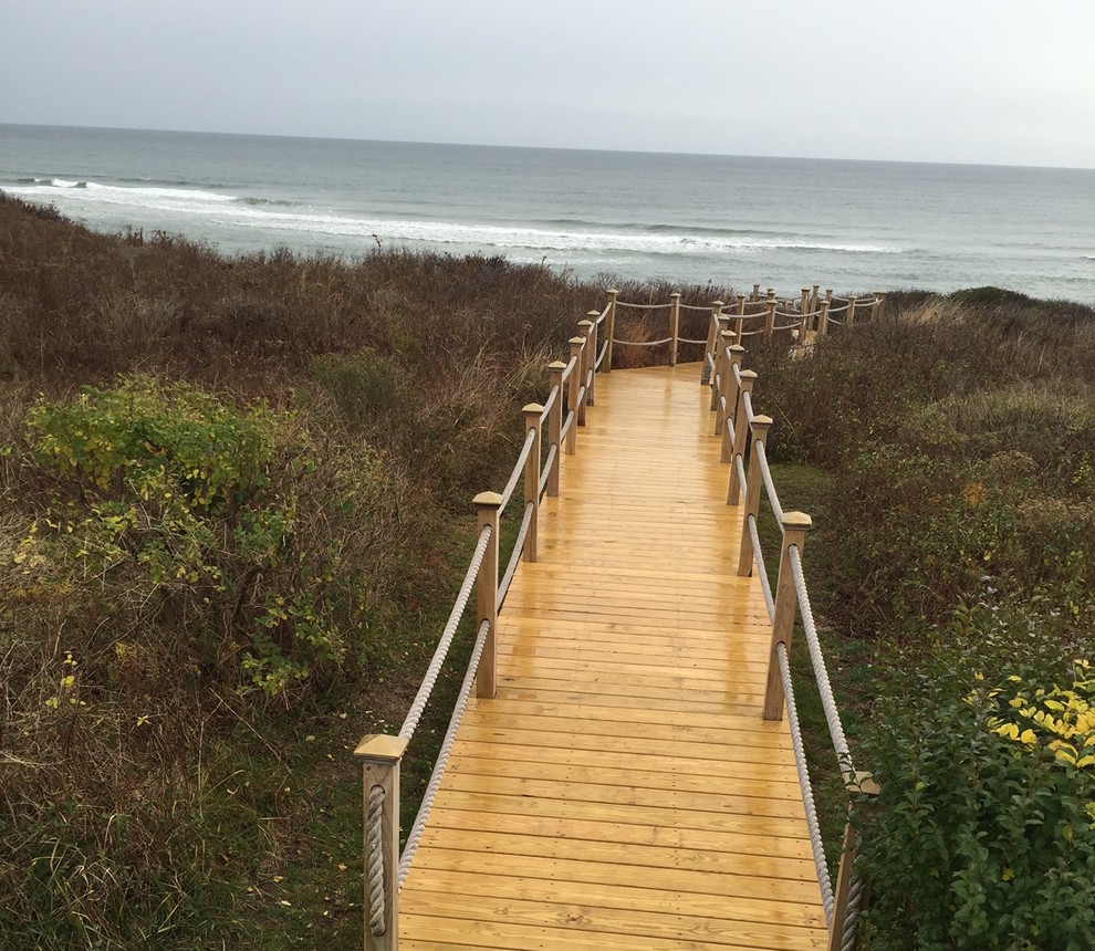 Inspiration for a large transitional backyard deck remodel in New York with no cover