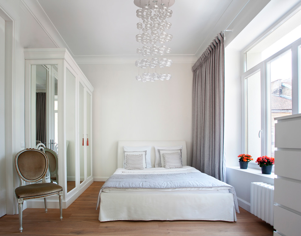 Оригинальная люстра в спальной комнате