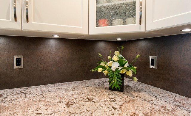 Bianco Antico Granite With Neolith Backsplash Kitchen