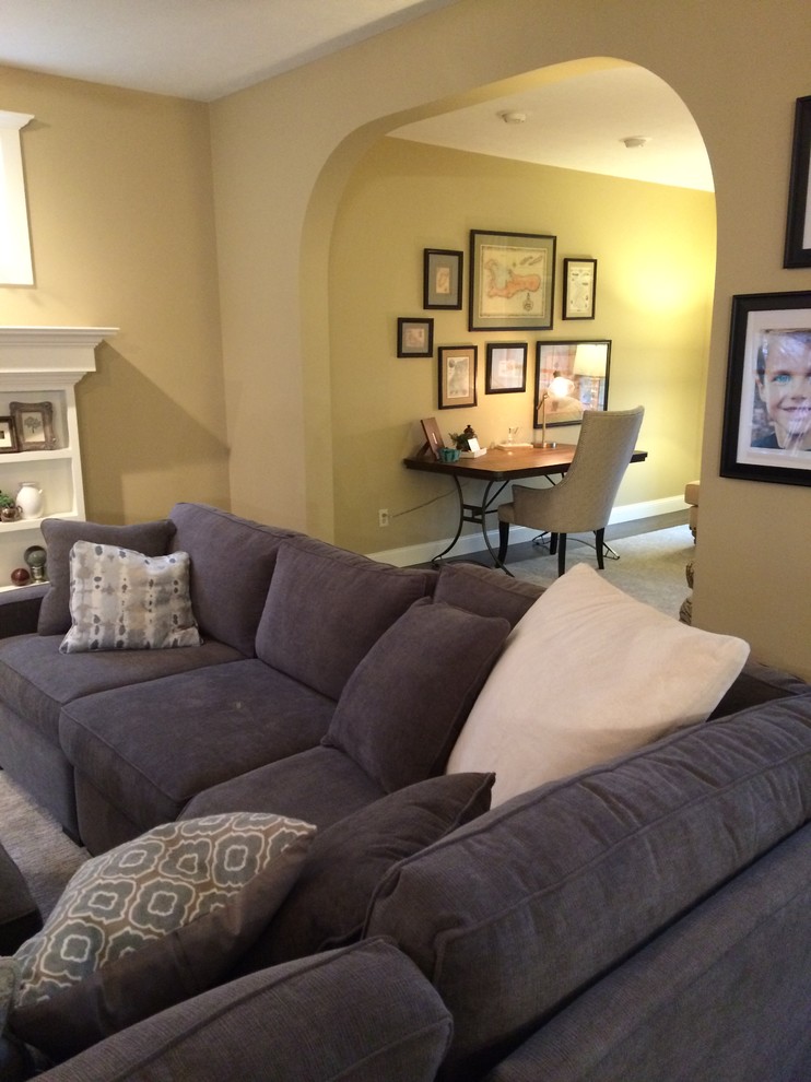 Example of a transitional home design design in Columbus