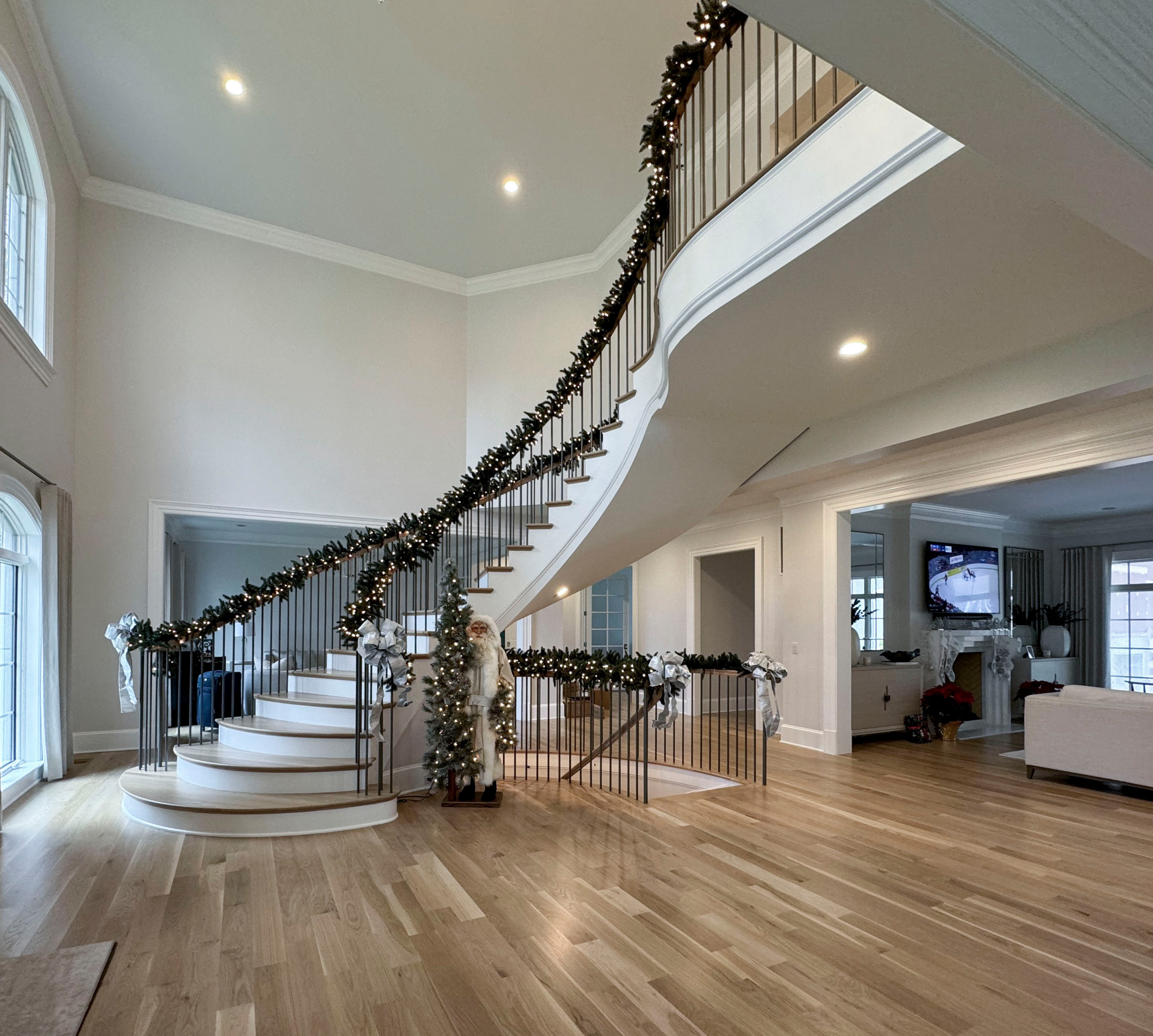 116_Elegant & Eye-catching Curved Staircase, Leesburg VA 20175