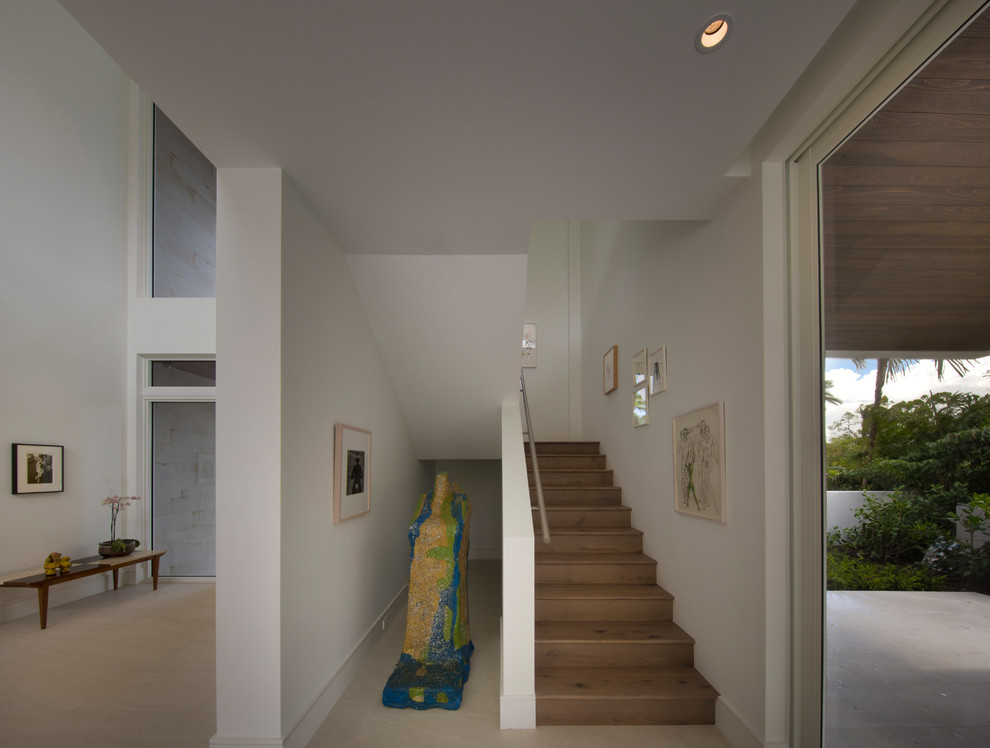 Photo of an expansive modern hallway in Miami with white walls and white floor.