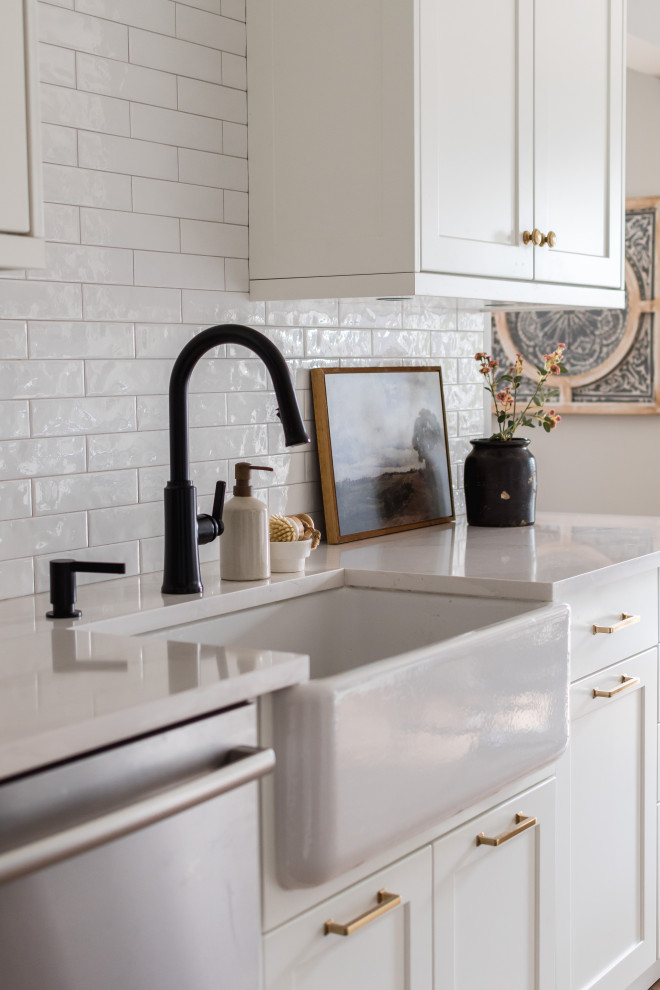 Inspiration for a transitional kitchen remodel in Toronto