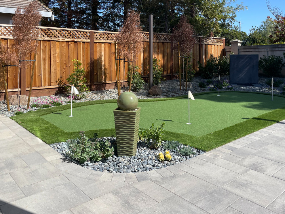 Outdoor Kitchen, Putting Green & Fire Pit