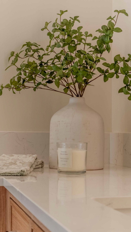 Transitional home design photo in Seattle